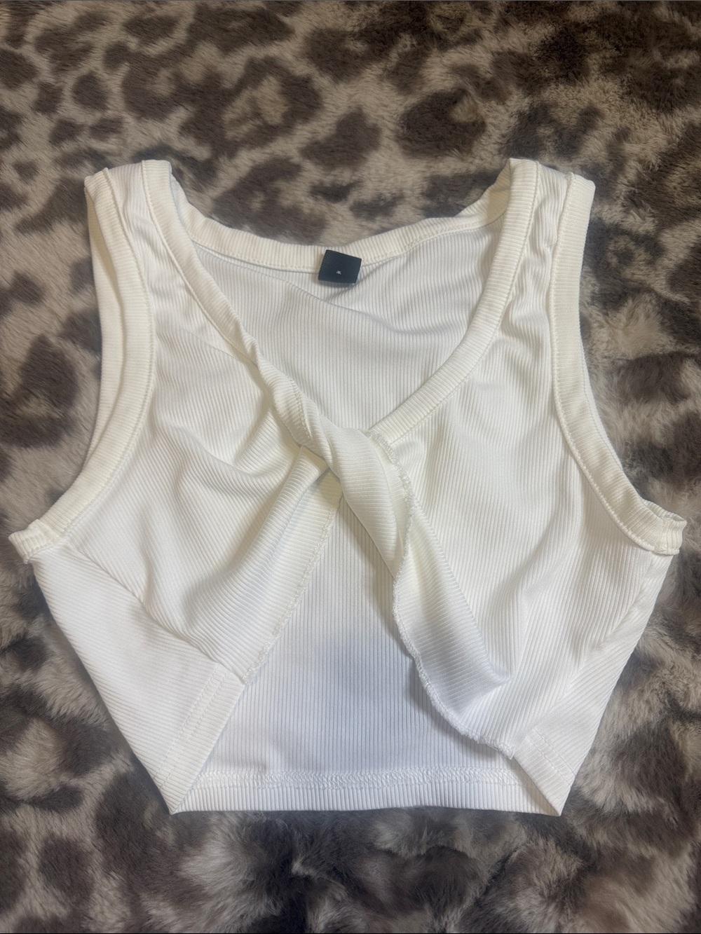 White ribbed crop